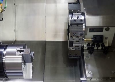 11 Kw를 처리하는 하드웨어를 위한 HK500LI HK 일련 절삭 공구대 CNC 선반 기계