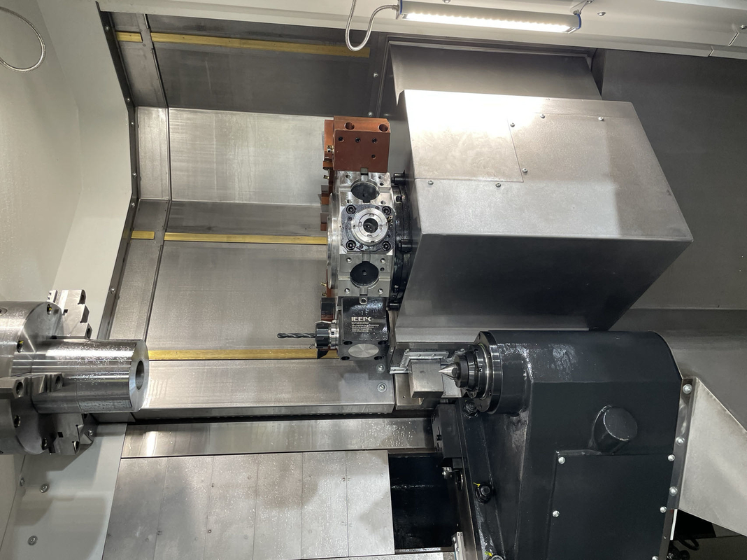 큰 CNC 라트 HTC40P 슬라이딩 가이드 레일 Fanuc 라트 12 스테이션 타워 슬랜트 베드 CNC 라트