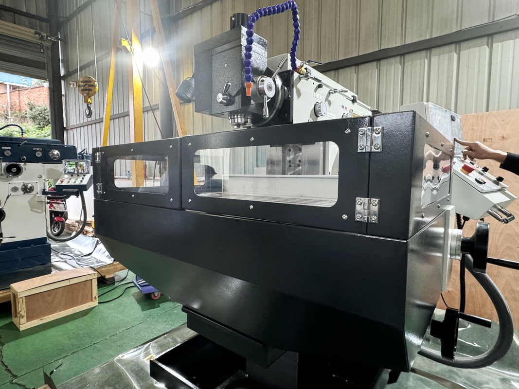 4 축 수직 CNC 프레싱 머신 XKH8140A 작은 폼 처리 CNC 수동 보편 도구 프레싱 머신