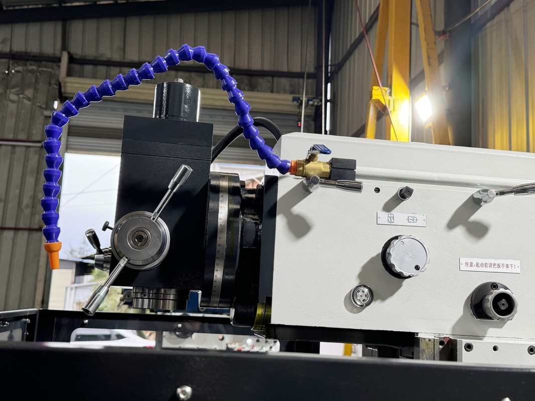 4 축 수직 CNC 프레싱 머신 XKH8140A 작은 폼 처리 CNC 수동 보편 도구 프레싱 머신