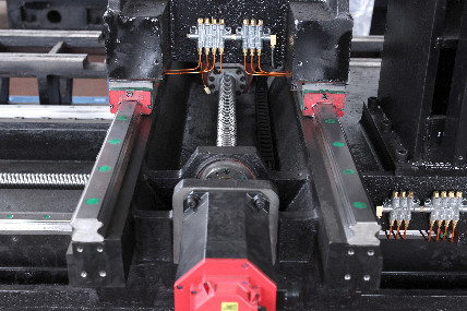 4 축 3 축 수직 가공 센터 SV960L 테이블 크기 1100 * 550mm 수직 밀링 센터