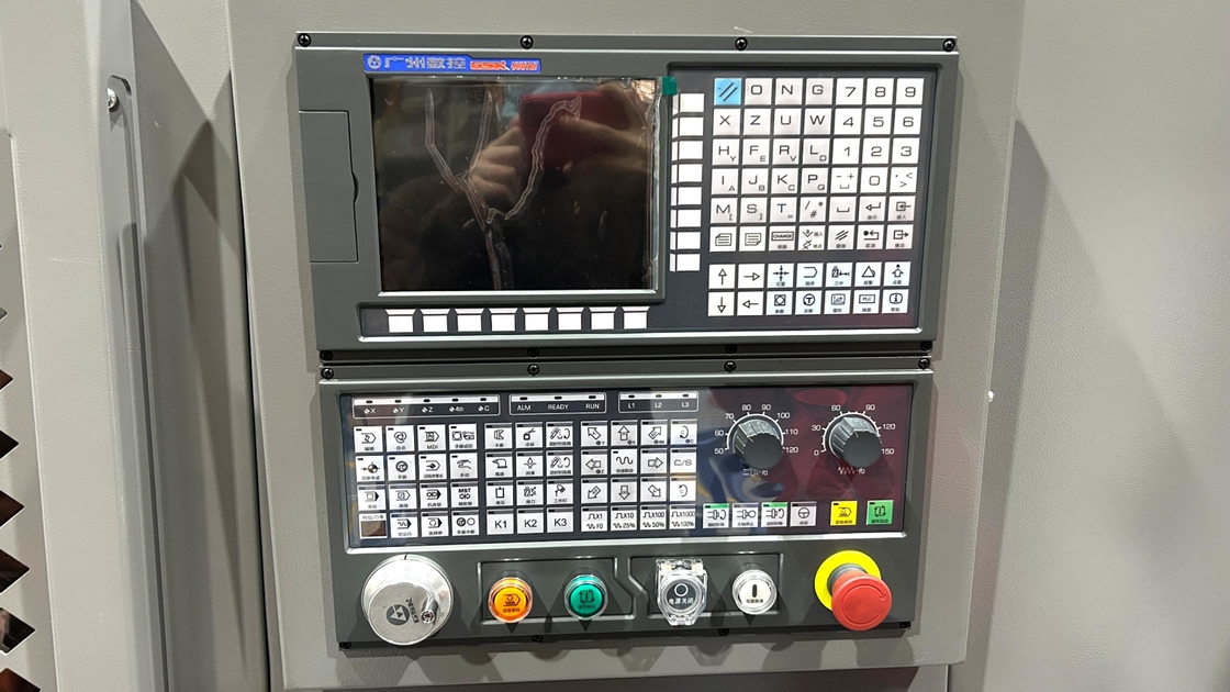 갱 도구 슬랜트 베드 CNC 턴 머신 CHK46 자동 갱 타입 턴 머신 바 피더