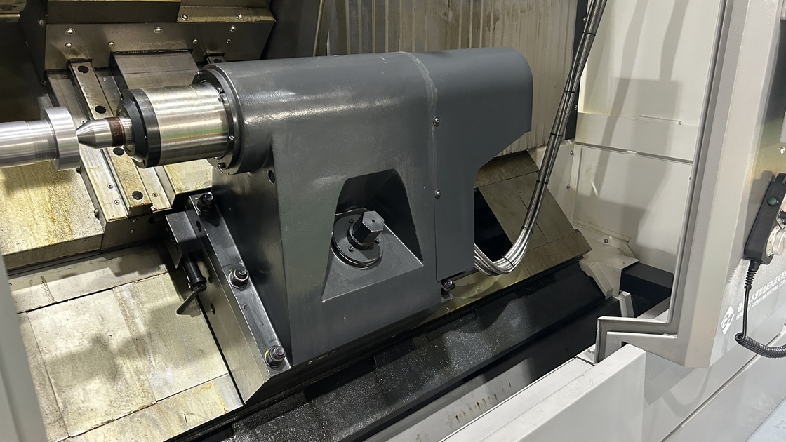 슬랜트 베드 CNC 라트 HTC63Q 최대 절단 길이 3000mm 무거운 절단 스핀드 CNC 수평 라트