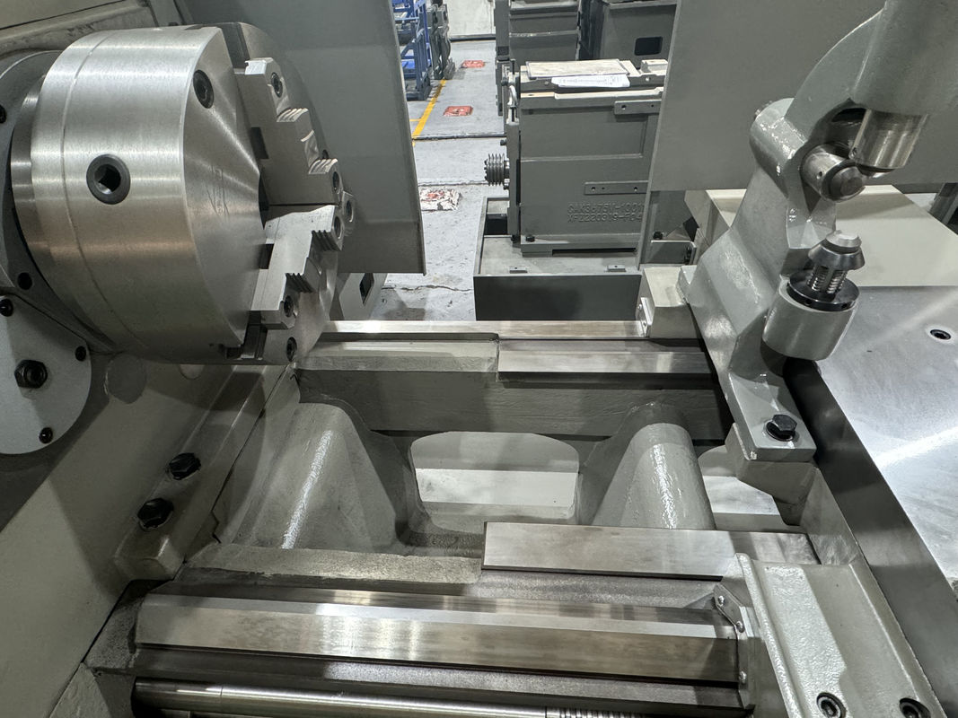 유니버설 톱니 CW6180B 고직성 600mm 침대 너비 중량 엔진 톱니 턴 머신