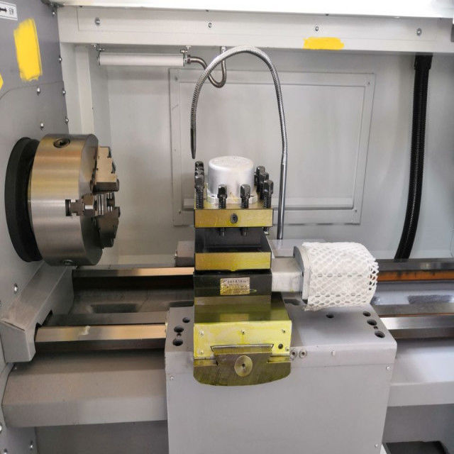 CNC 회전 턴 머신 CAK6385 서보 모터 4 스테이션 타워 금속 CNC 턴 머신